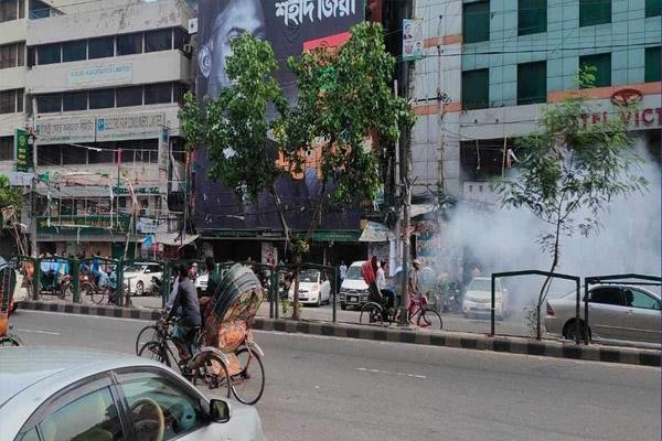 বিএনপির কেন্দ্রীয় কার্যালয়ের সামনে ককটেল বিস্ফোরণ