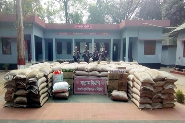 সীমান্তে ৪৭ লক্ষ টাকার চোরাই পণ্য জব্দ করেছে বিজিবি