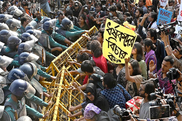 স্বরাষ্ট্র উপদেষ্টার পদত্যাগ চেয়ে গণপদযাত্রা, পুলিশের বাধা