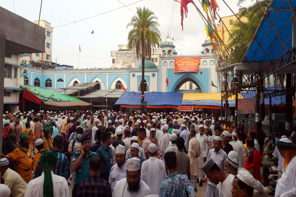 এবারই প্রথম প্রথা ভেঙে শাহজালালের মাজারে ওরস শুরু