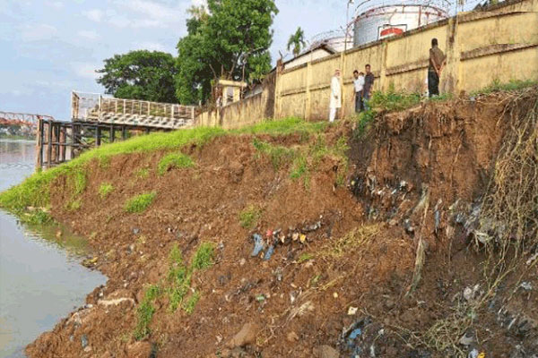 সুরমার ভাঙনে ঝুঁকিতে সিলেটে যমুনা অয়েল ডিপো