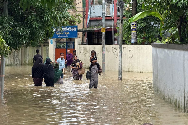 ভারতের ঢলে ডুবছে সিলেট, ভারী বর্ষণে নগরে জলাবদ্ধতা
