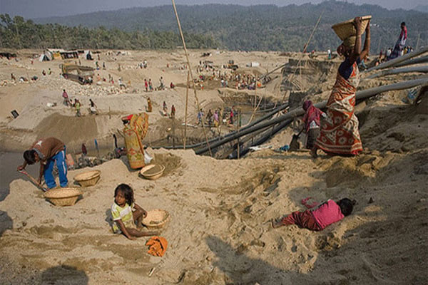 পাথর কোয়ারি খোলার দাবিতে লাগাতার আন্দোলন শুরু