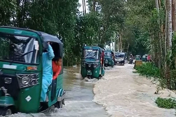 সিলেটে নদীর পানি কমলেও বাড়ছে লোকালয়ে
