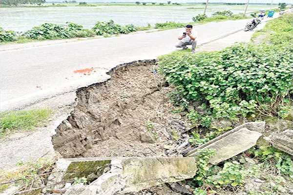 বানিয়াচং-নবীগঞ্জ সড়কে ভয়াবহ ভাঙন
