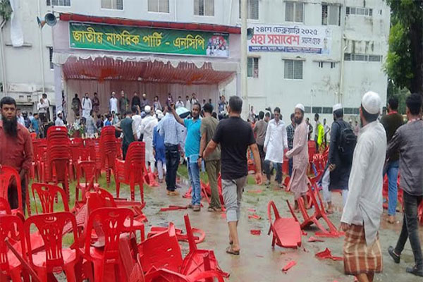 ‘জয় বাংলা’ স্লোগান দিয়ে গোপালগঞ্জে এনসিপির সমাবেশ মঞ্চে হামলা