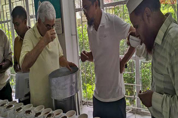 বাংলাদেশ চা গবেষণা ইনস্টিটিউটে ‘টি টেস্টিং’