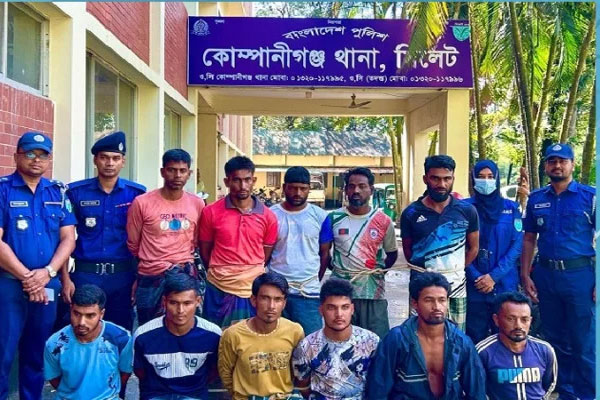 সিলেটে ধলাই সেতুর নিচ থেকে বালু উত্তোলনের দায়ে ১১ জনের কারাদণ্ড, ৮ নৌকা জব্দ