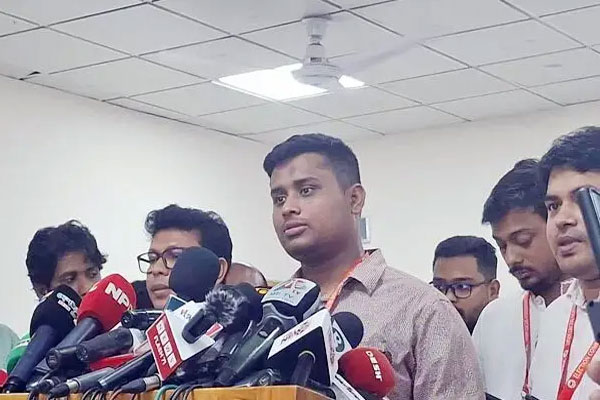 ইসির চাপিয়ে দেওয়া প্রতীক নেবে না এনসিপি: হাসনাত আবদুল্লাহ