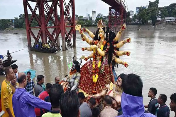সিলেটে প্রতিমা বিসর্জনের মধ্য দিয়ে শারদীয় দুর্গাপূজা সম্পন্ন