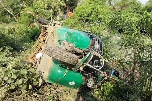 কানাইঘাটে সড়ক দুর্ঘটনায় স্কুলশিক্ষিকার মৃত্যু, আহত ১