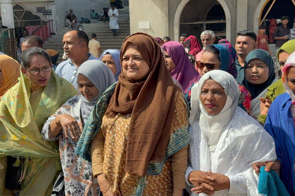 মাজার জিয়ারতে মধ্যে প্রচারণা শুরু লুনার