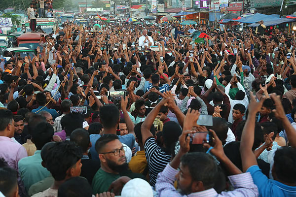 বিএনপির প্রার্থী পুনর্বিবেচনার দাবিতে সুনামগঞ্জ-সিলেট সড়ক আটকে বিক্ষোভ