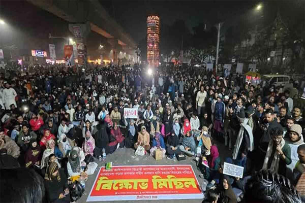 রাতভর শাহবাগে অবস্থানের ঘোষণা ইনকিলাব মঞ্চের