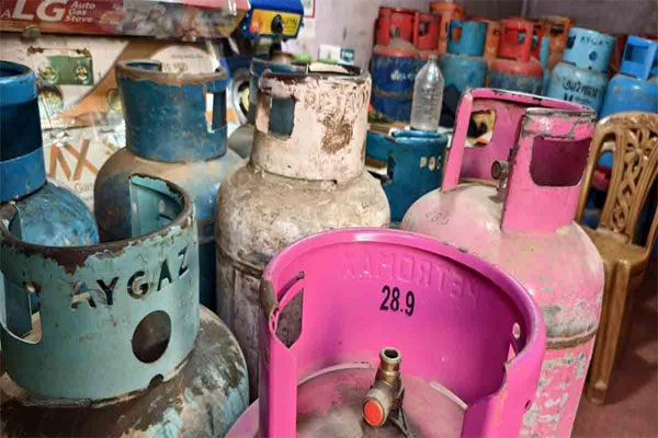 সিলেটেও অতিরিক্ত দামে বিক্রি হচ্ছে গ্যাস সিলিন্ডার