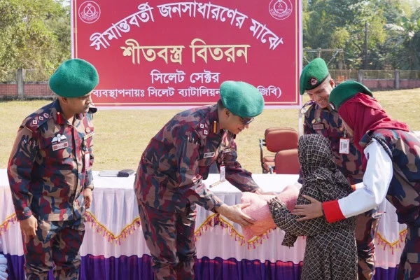 সিলেটে বিজিবির শীতবস্ত্র বিতরণ