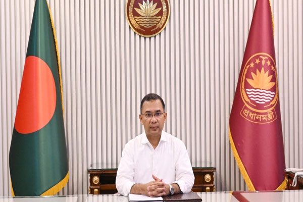 বিলবোর্ডে প্রধানমন্ত্রীকে অভিনন্দন জানিয়ে বিজ্ঞাপন-ব্যানার অপসারণের নির্দেশ