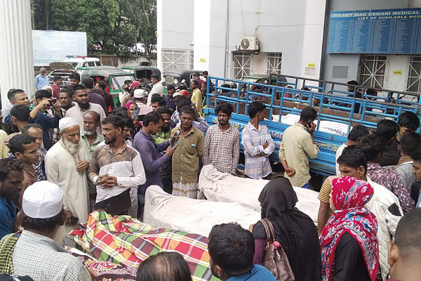 সিলেটে ট্রাক-পিকআপ সংঘর্ষে নিহত ৮