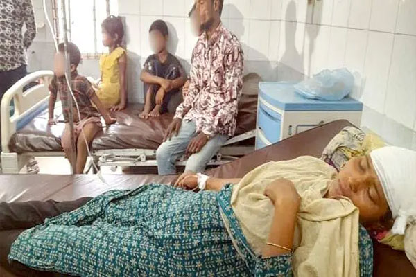 স্ত্রীকে বাঁচিয়ে না ফেরার দেশে স্বামী, হাসপাতালে কেঁদেই চলেছেন খাদিজা