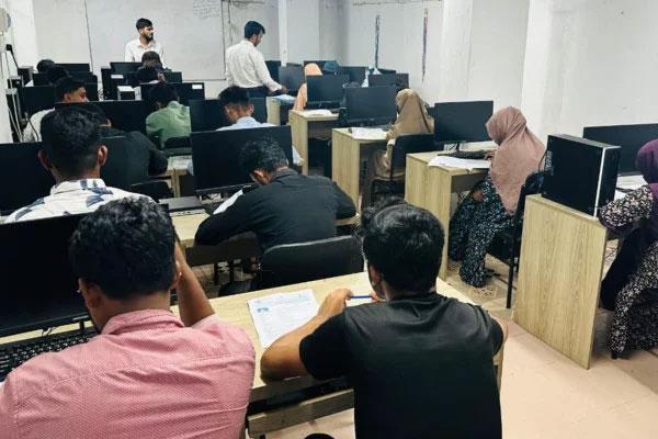 সারাদেশে ফ্রিল্যান্সিং প্রশিক্ষণ দেবে সরকার, ১৮ হাজার টাকা ভাতা
