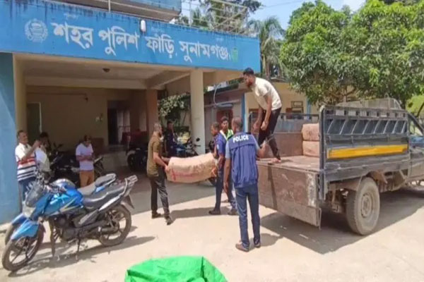 পিকআপভর্তি ভারতীয় নাসির বিড়িসহ যুবক আ*ট*ক