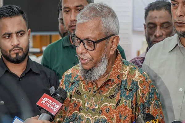 শ্রমিকদের চিকিৎসা ও সন্তানদের শিক্ষায় সহায়তা দেবে সরকার: মন্ত্রী আরিফুল হক