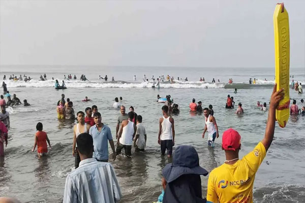 কক্সবাজারে সৈকতে গোসলে নেমে ৩ পর্যটকের মৃত্যু, নিখোঁজ ২