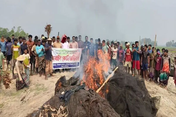 হাইল হাওড় থেকে বিপুল পরিমাণ অবৈধ জাল জব্দ